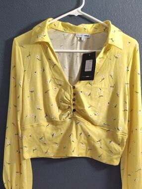 Fashion Nova Soft Yellow Floral Ruched Button Crop Top Long Sleeves